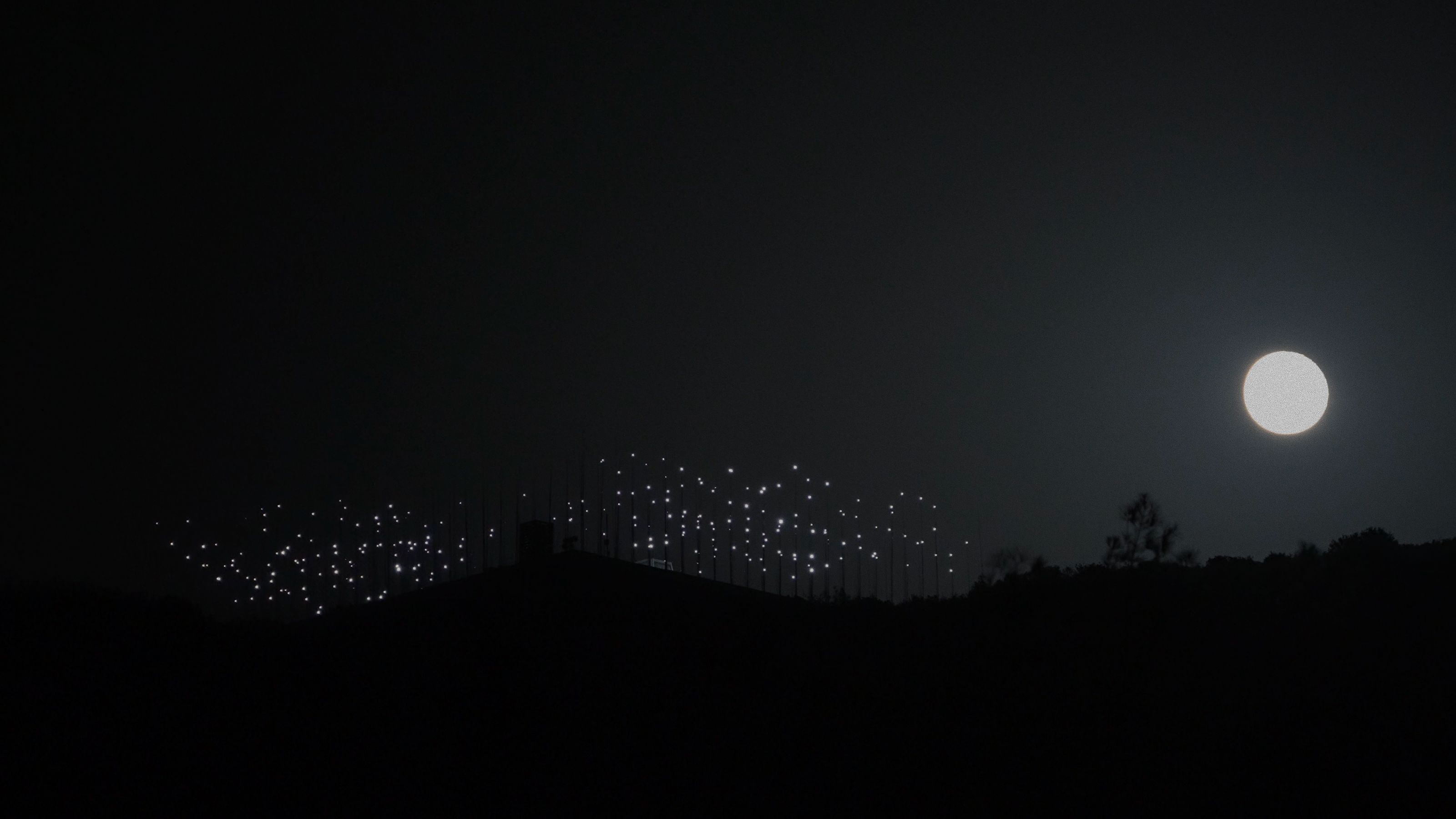 Lightonchain installation grid showing 660 NFT-controlled lights